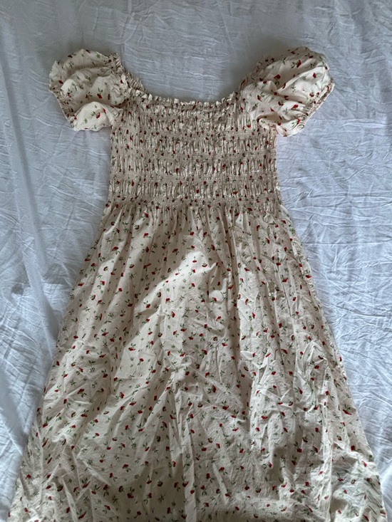 H&M Dresses & Skirts - H&M Puff Sleeve Floral Dress